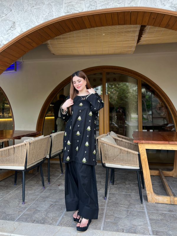 Lawn-Black Embroidered Sequence Farshi - Image 8