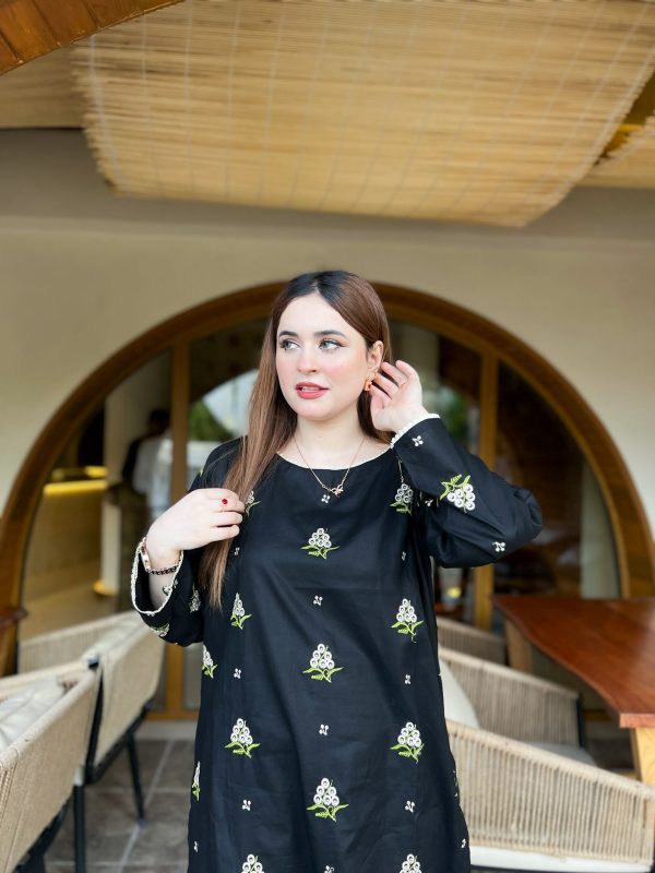 Lawn-Black Embroidered Sequence Farshi - Image 4