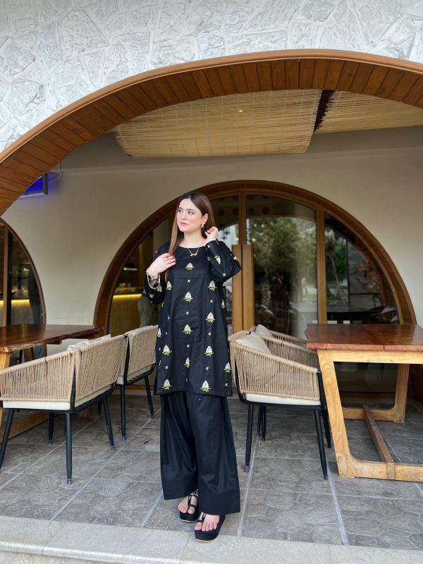 Lawn-Black Embroidered Sequence Farshi - Image 9