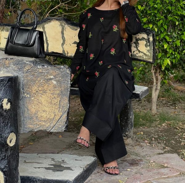 Lawn-Black Iris Embroidered Floral Farshi - Image 6