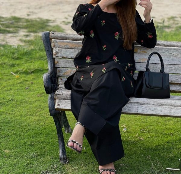 Lawn-Black Iris Embroidered Floral Farshi - Image 5