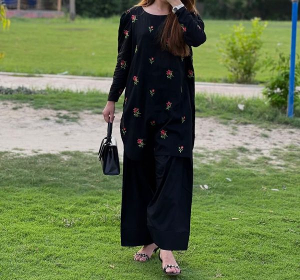 Lawn-Black Iris Embroidered Floral Farshi - Image 3