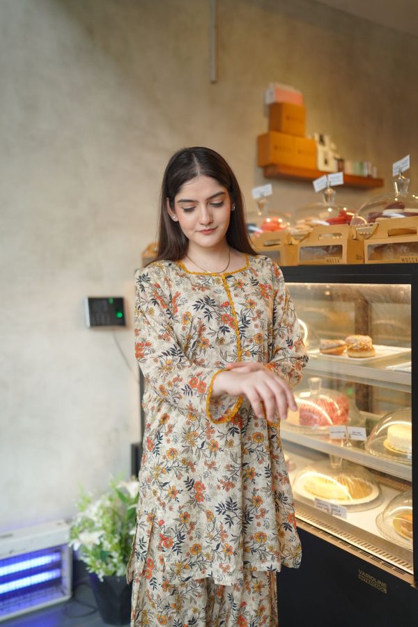 Lawn- Mustard Lace Floral Farshi - Image 9