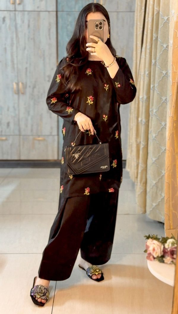Lawn-Black Iris Embroidered Floral Farshi - Image 7