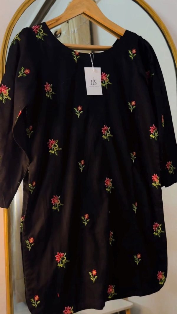 Lawn-Black Iris Embroidered Floral Farshi - Image 6
