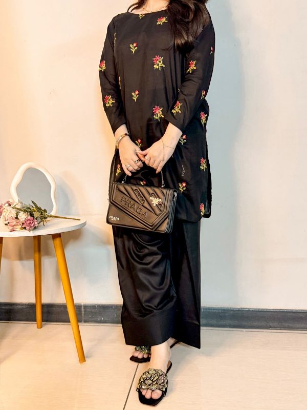 Lawn-Black Iris Embroidered Floral Farshi - Image 5
