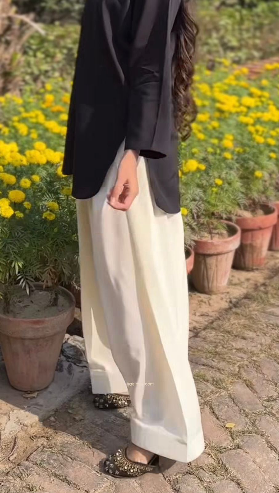 Black and White Farshi Set - Image 12