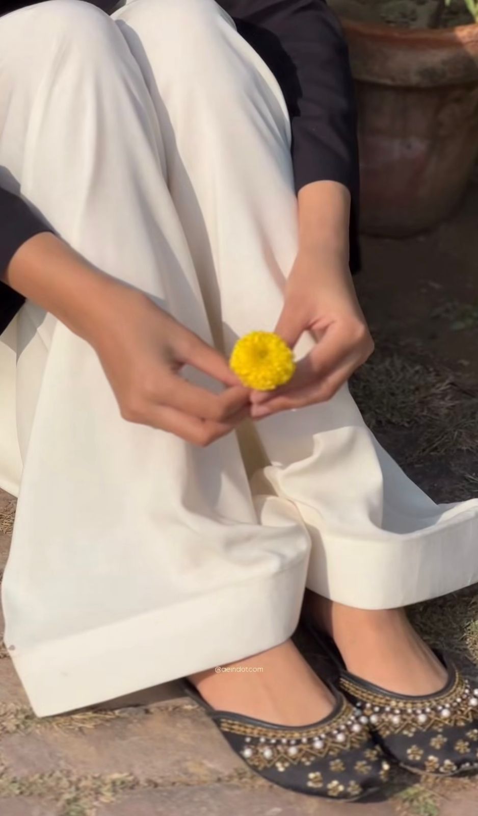 Black and White Farshi Set - Image 11